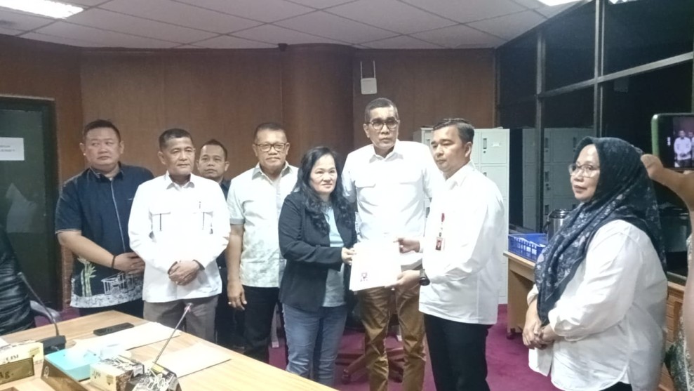 Sanel Serahkan 7 Ijazah Karyawan ke Disnakertrans Riau, Soal Utang Piutang Ini Pesan Anggota DPRD Riau