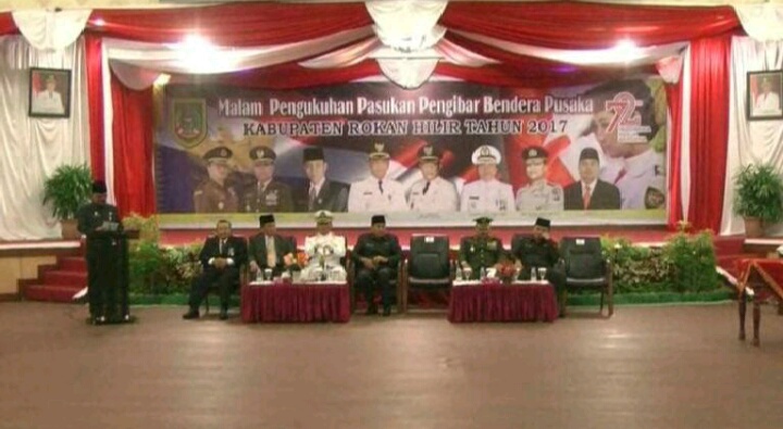 Sekda Kukuhkan Paskibra Rohil