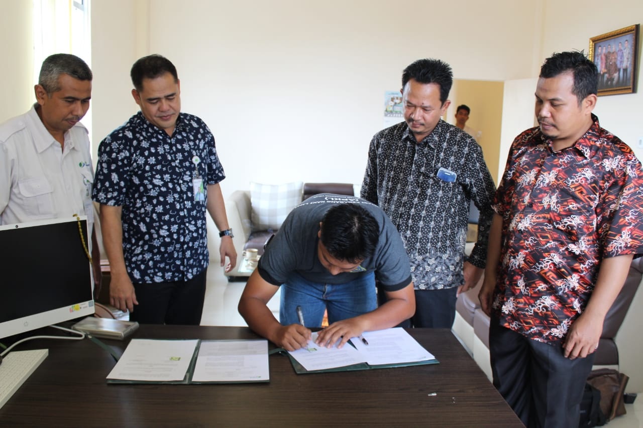 Disaksikan Kadin Inhil, BP Jamsostek dan APKL Teken IKS Jaminan Kecelakaan Kerja dan Kematian