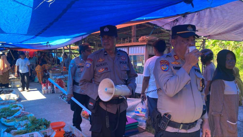 Sambangi Pasar Tanah Putih Tanjung Melawan, Binmas Polres Rohil Ajak Masyarakat Sukseskan Pilkada 2024