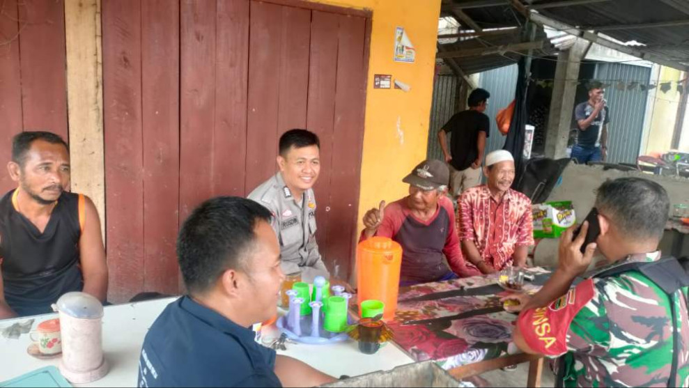 Sinergitas Tiga Pilar di Desa Pekan Kamis, Polsek Tembilahan Hulu Siap Sukseskan Pilkada Damai 2024