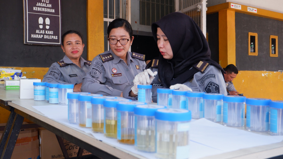 Puluhan Napi dan Petugas di Rutan Kelas I Pekanbaru Jalani Tes Urine