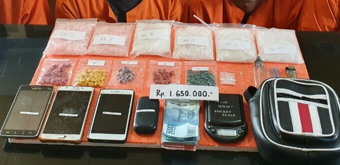 Tangkap 4 Terduga Pelaku, Polres Inhil Amankan 572 Gram Shabu dan 176 Butir Extacy