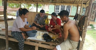 Bhabinkamtibmas di Inhil Coba Mamfaatkan Umbut Sawit Jantan Jadikan Dodol 