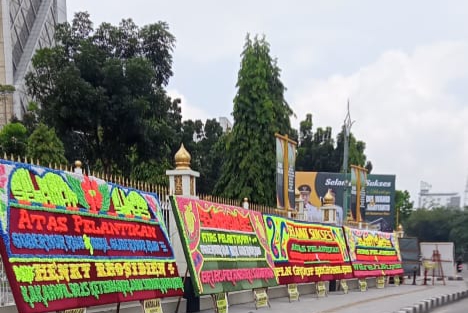 Papan Bunga Ucapan Selamat Pelantikan Gubernur Riau Abdul Wahid - SF Hariyanto Banjiri Sejumlah Ruas Jalan di Pekanbaru