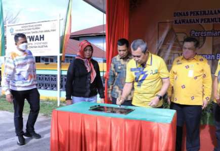 Muflihun Dampingi Syamsuar Resmikan Jalan Dua Jalur & Penanaman Pohon di Rumbai