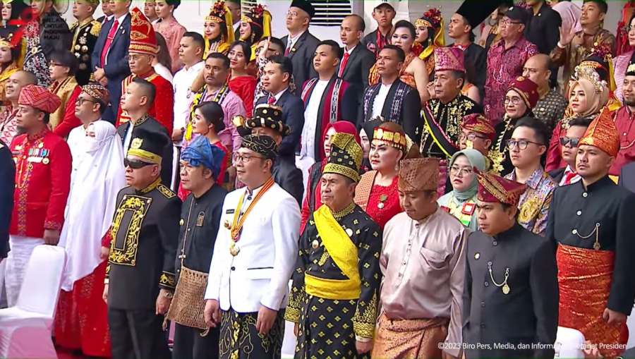 Gubri Syamsuar Ikuti Upacara Penurunan Bendera Merah Putih di Istana Negara