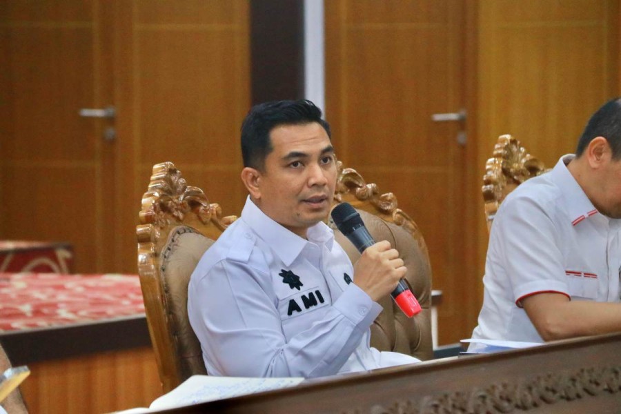 Dukung Kebijakan Prabowo, Pemko Pekanbaru Tertibkan Sejumlah Bando Reklame Langgar Aturan