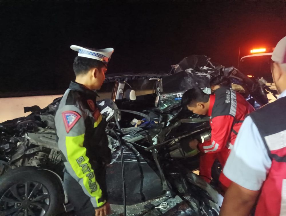 Tol Permai Kembali Makan Korban,  Diduga Ngantuk Mobil Terios Tabrak Truk Tronton, Seorang Pemudik Tewas