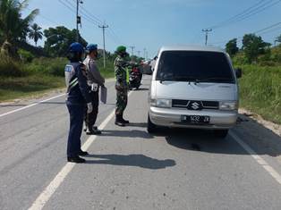 Cegah Penyebaran Covid-19, Tim Gugus Tugas Laksanakan Pengamanan di Perbatasan Kabupaten Siak