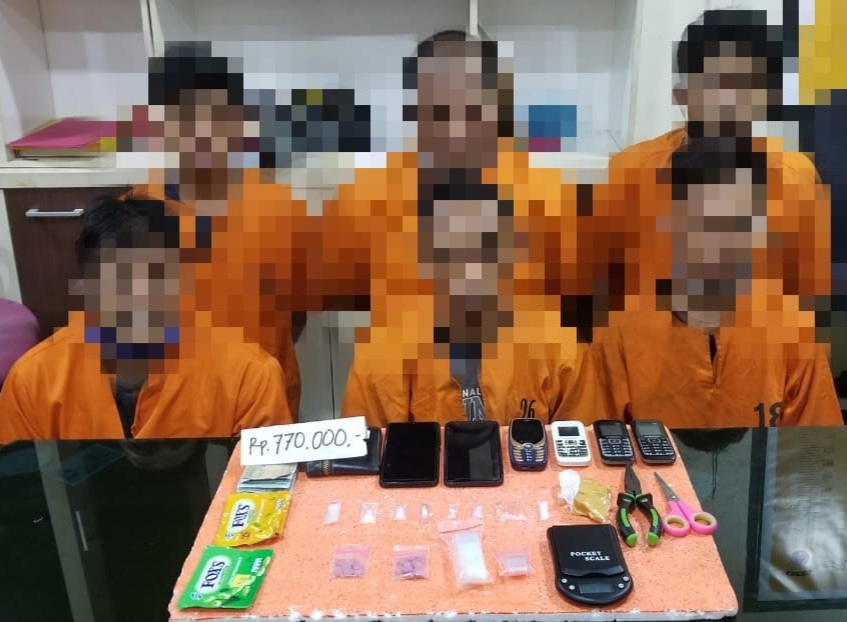 Polres Inhil Amankan 6 Terduga Pelaku Berikut Barang Bukti 17 Butir Extacy dan 8 Paket Shabu