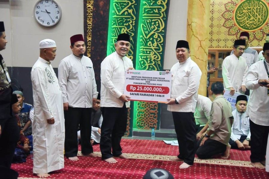 Safari Ramadhan ke Masjid Al Mizan: BRK Syariah Serahkan Bantuan, UAS Ajak Masyarakat Menabung