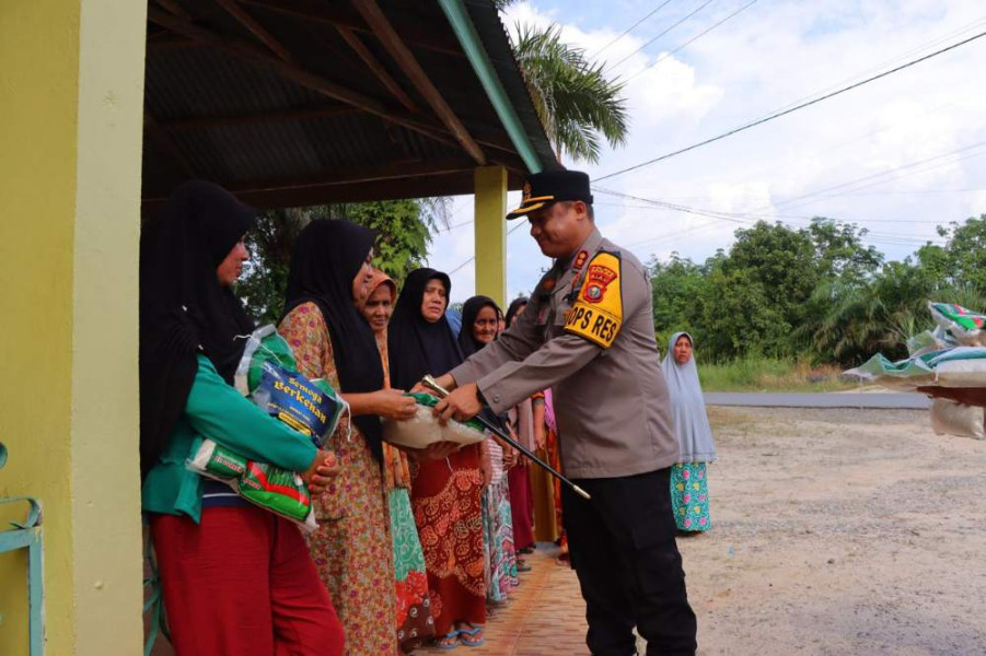 Cooling System, Kapolres Rohil Beri Santunan kepada Anak Yatim dan Masyarakat Tidak Mampuri