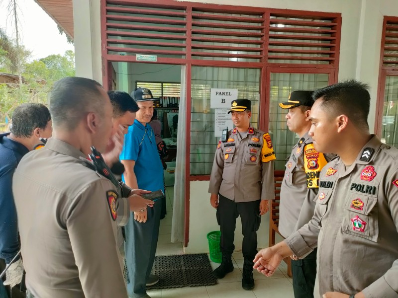 Wakapolres Rokan Hulu Lakukan Pengecekan di Kantor Sekretariat PPK Kecamatan Rambah