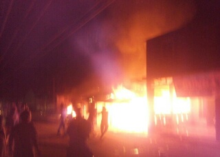 Di Keritang 8 Rumah Ludes Dilalap Api