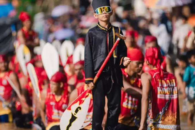 Bocah Viral di Pacu Jalur Kuansing Riau, Siapa Rayyan Arkan Dikha Sebenarnya?