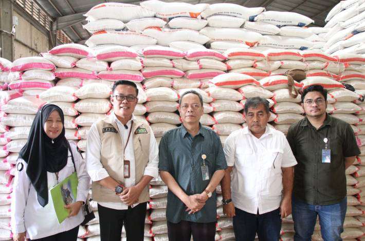 Pemko Pekanbaru Salurkan Bantuan Beras Bagi Warga Terdampak Banjir