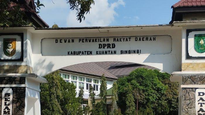 Polda Riau Geledah Kantor Setwan Kuansing, Kasus Apa?