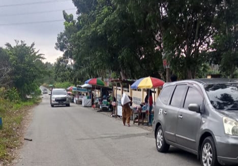 Pedagang Bunga Tabur Raup Untung Jelang Puasa Ramadhan di TPU Uka Pekanbaru