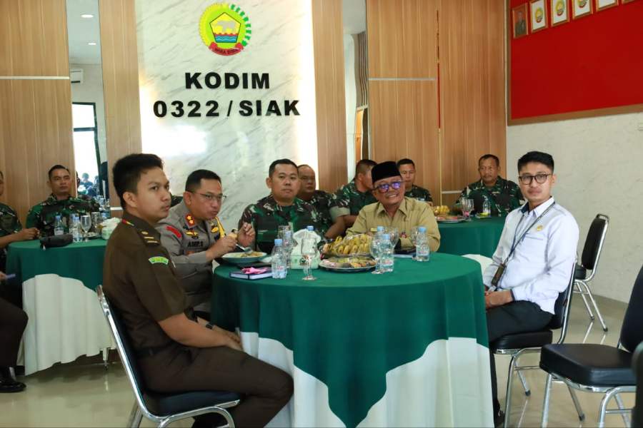 Sekda Siak Arfan Usman Bersama Dandim 0322/Siak Ikuti Vicon Komsos TNI AD Bersama Aparat Pemerintah
