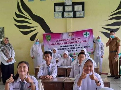 Pelayanan Kesehatan dan Pendidikan Diskes Inhil Gelar Sosialisasi Kesehatan Jiwa di SMAN 2 Enok