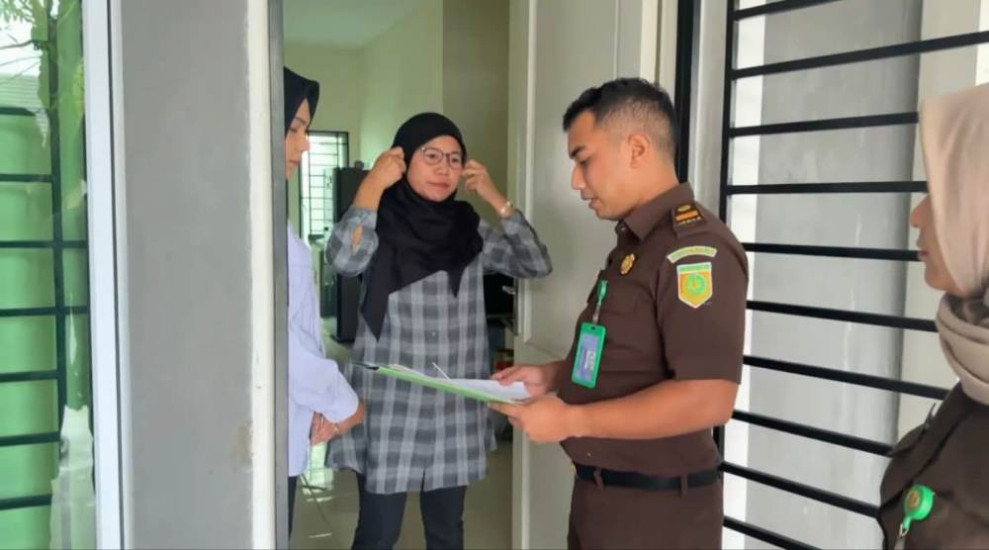 Tim Intelijen Kejari Batam Berhasil Amankan Roliati Buronan Kasus Pencurian