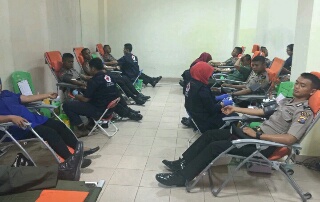 Personel Polresta Pekanbaru Meriahkan HJK dengan Mendonor Darah