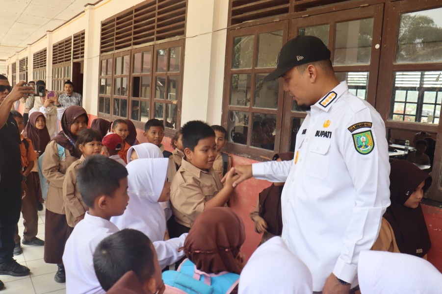 Kunker 2 Hari ke Batang Peranap, Bupati Inhu Janji Tuntaskan Tapal Batas dan Perjuangkan Jalan