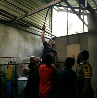 Diduga Putus Cinta, Pemuda di GAS-Inhil Gantung Diri