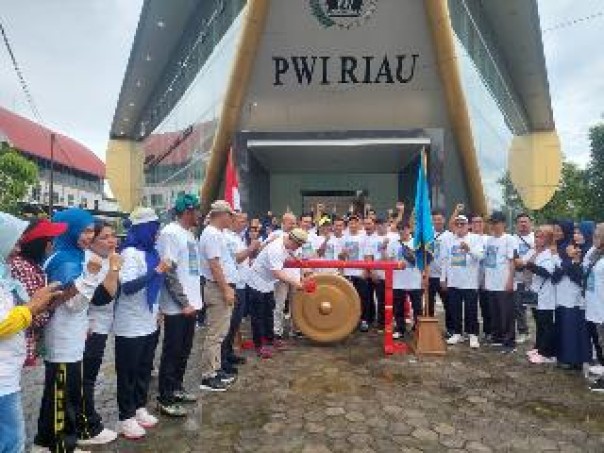 Ditandai Pemukulan Gong, PWI Riau Kick-Off Pelaksanaan HPN Riau 2025