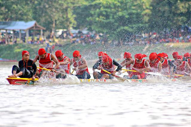 Filosofi Dibalik Festival Pacu Jalur Kuansing 'Gotong Royong dan Kebersamaan'
