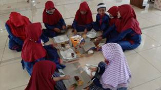 Jumat Berkah, Ny.Irenne Moningka Turut Berbagi