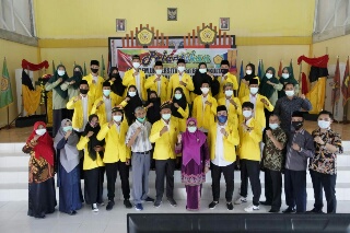 Rektor UNIKS Lantik Yures Tanto Sebagai Presiden Mahasiswa 