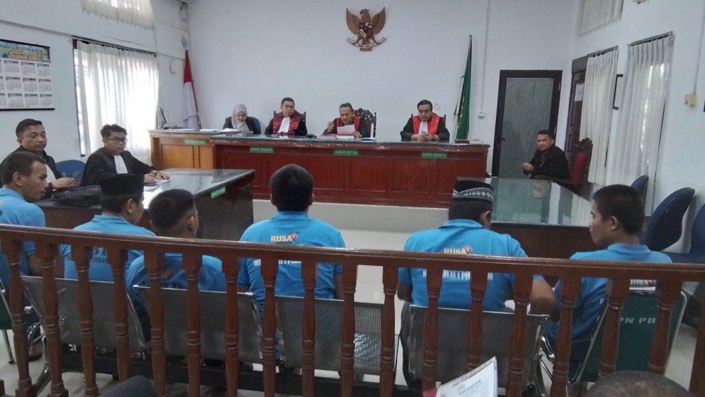 Jalani Sidang Perdana Kasus Perusakan Poskotis Satgas  TNTN, 6 Terdakwa  Mengajukan Pengakuan Bersalah