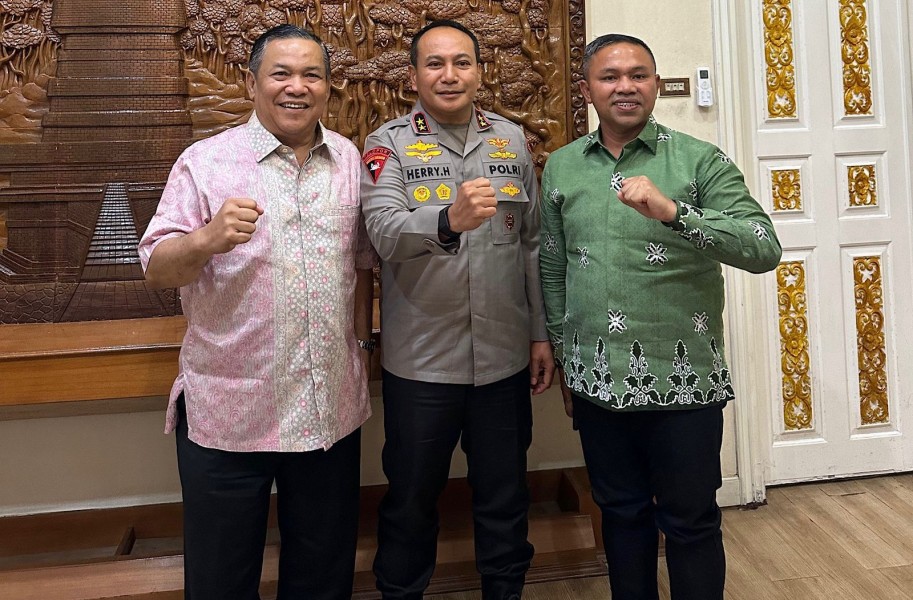 Bincang-bincang Sore Bertiga, Kapolda Riau Sebut Gubri Wahid-Wagubri SF Hariyanto Baik-baik Saja