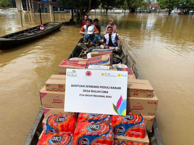 PLN Peduli Bantu Warga Terdampak Banjir di Pekanbaru, Pelalawan, dan Kampar