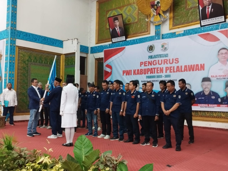Pengurus PWI Pelalawan Resmi Dilantik, Raja Isyam Minta Pengurus Taati PD/PRT dan Etika