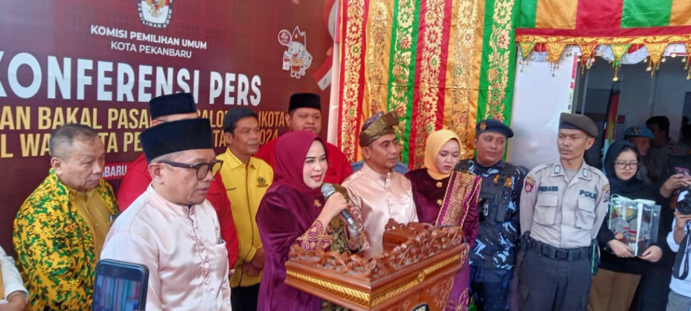 Ida Yulita - Kharisman Risanda  Pasangan Pertama Daftar Calon Walikota Pekanbaru ke KPU