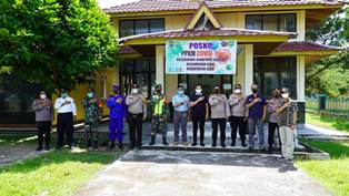 Jajaran Polda Riau Kunjungi Lokasi Vaksinasi Serta Pos PPKM di Kabupaten Siak