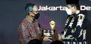 Desa Binaan BRK Hantarkan Bupati Siak Terima Penghargaan TPAKD Kabupaten Terbaik