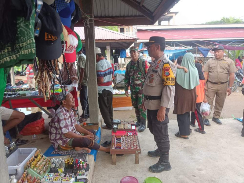 Sambangi Desa Teluk Jira, Polsek Tempuling Sampaikan Pesan Pilkada Damai 2024