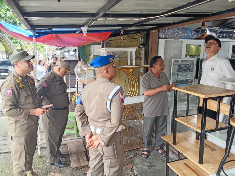 Lapak Pedagang Mebel di Jalan Jenderal Sudirman Pekanbaru Terancam Dibongkar, In Sebabnya