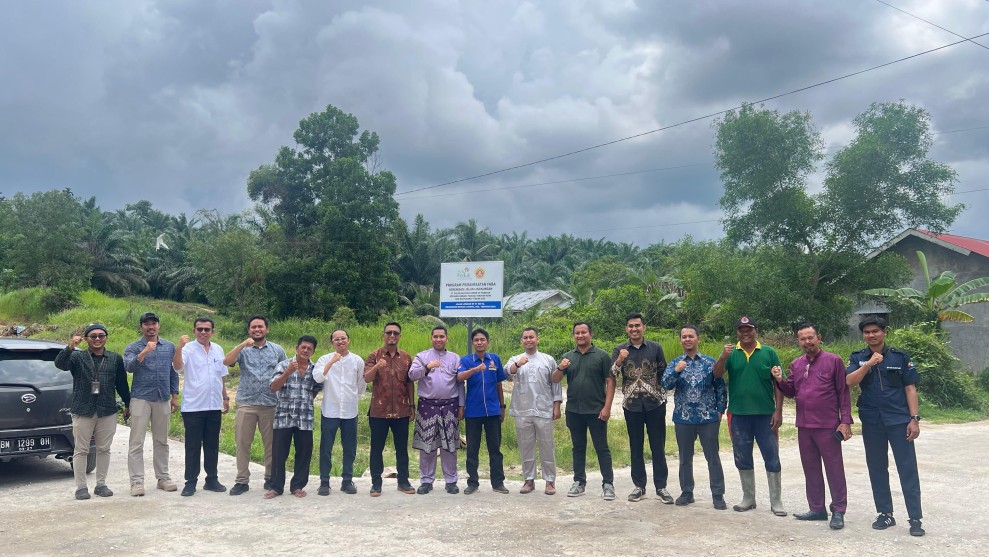 Komitmen Perusahaan Dukung Infrastruktur,  PT PLN NP UP Tenayan Laksanakan Semenisasi Jalan Lingkungan