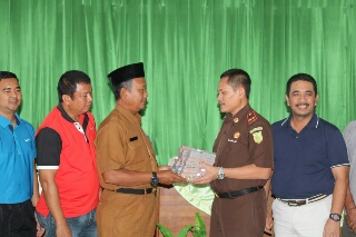 Kejari Inhu Kembalikan Dana UED Desa Tani Makmur