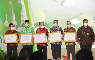 Terapkan Kebijakan Peduli Lingkungan, Pemkab Siak Terima Penghargaan Nirwasita Tantra