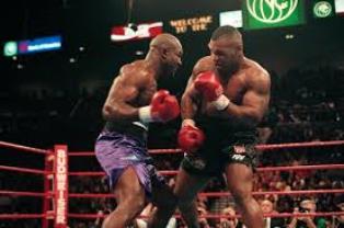 Duel Mike Tyson VS Evander Holyfield Makin Curi Perhatian Pecinta Tinju