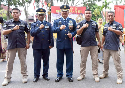 Danlanud Rsn Beri Apresiasi Kepala Penerangan Lanud Rsn