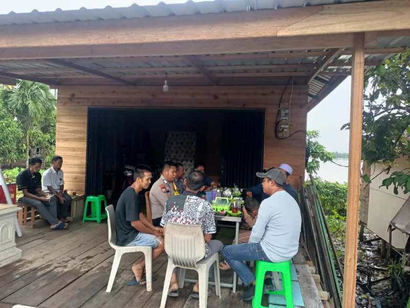 Polsek Tempuling Adakan Pertemuan Santai dengan Masyarakat Bahas Persatuan Pasca Pilkada