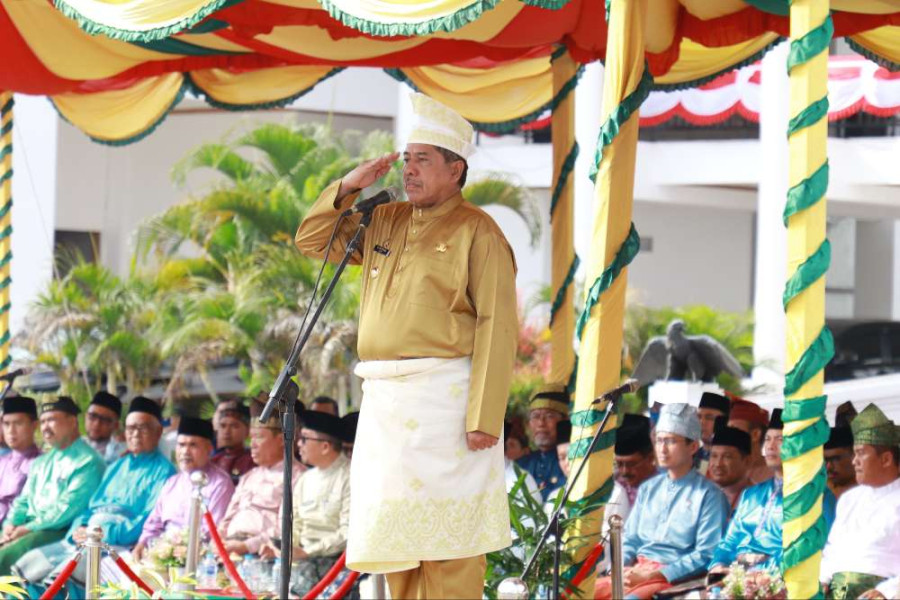 Alfedri Pimpin Upacara HUT Riau ke-67 Tahun 2024 Penuh Khidmat