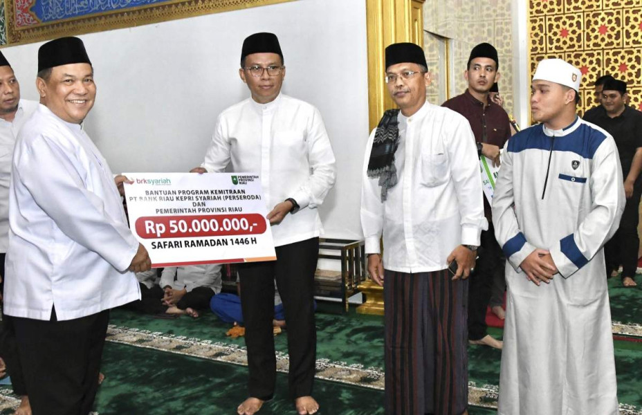 Safari Ramadhan di Masjid Nurul Hikmah, Wagubri SF Hariyanto: Semoga BRK Syariah Murah Rezekinya